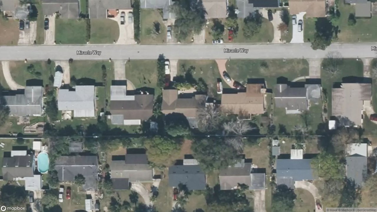 977 Miracle Way — close aerial